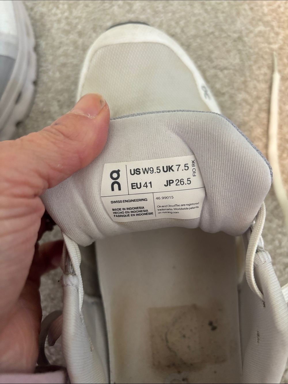 On Cloud cloud runner sneakers size 9.5 - Picture 6 of 6